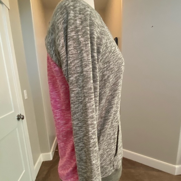 ♦️Green & pink Volcom Sweater♦️ - Picture 4 of 6